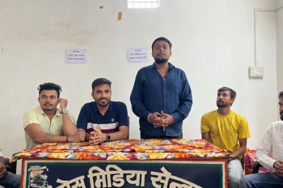 राजनांदगांव NSUI ने पूर्व प्रधानमंत्री स्वर्गीय राजीव गांधी जी को उनके जन्म तिथि अवसर पर की श्रद्धांजलि अर्पित...