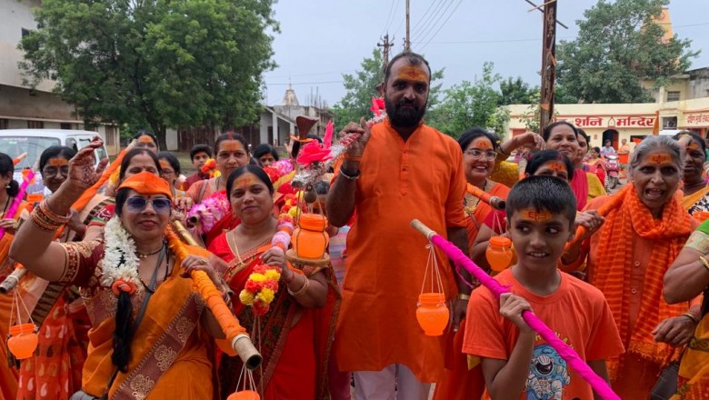दिन रविवार को अद्भुत कावड़ यात्रा हुडको से शिवनाथ नदी निकली गई....