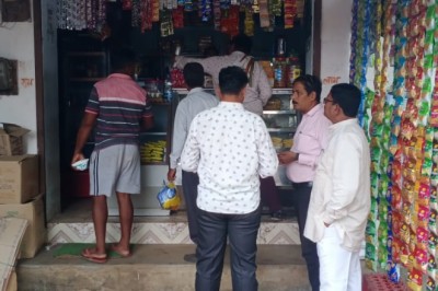 झिल्ली पन्नी पर प्रतिबंधित लगाने निगम की टीम पहुॅची आज बसंतपुर महामाया चौक....