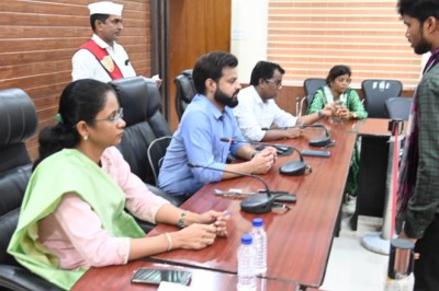 शासकीय प्राथमिक शाला भटगांव स्कूल भवन के जीर्णाेद्धार हेतु दिया आवेदन....स्वयं के खेत में रास्ता एवं पानी दिलानेे की मांग को लेकर पहुंचा कृषक....