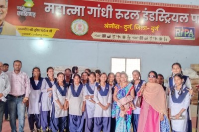 स्कूली विद्यार्थियों ने किया अंजोरा (ख)रीपा भ्रमण....