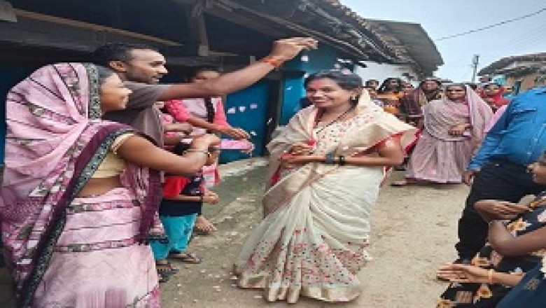 भाजपा विधायक प्रत्याशी जिला पंचायत की अध्यक्ष गीता घासी साहू ने लिया जीत का आर्शीवाद....