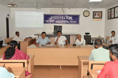 शासन की ऑनलाइन पोर्टल में दर्ज : आयुक्त ने ली निदान 1100 की बैठक...