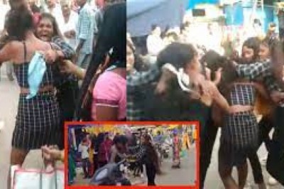 बीच बाजार में जमकर भिड़ीं लड़कियां: एक दूसरे पर युवतियों ने बरसाए लात-घूंसे...