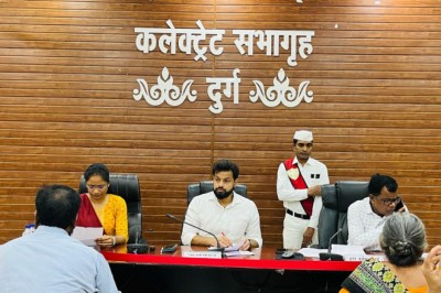 केमिकल प्रदूषित पानी का रिसाव जल स्त्रोतों में होने के कारण ग्रामवासियों के स्वास्थ्य पर हो रहा गहरा असर...शिकायत पहुंचा जनदर्शन...