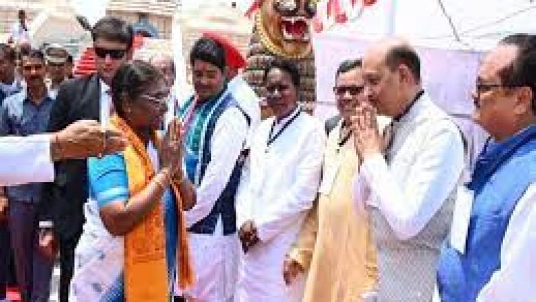 ओडिशा की नीम की लकड़ी से बनी है मंदिर की प्रतिमाएं: राष्ट्रपति ने भगवान जगन्नाथ, बलभद्र और सुभद्रा का लिया आशीर्वाद...जगन्नाथ मंदिर में की पूजा-अर्चना...