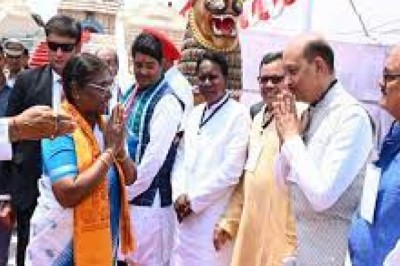 ओडिशा की नीम की लकड़ी से बनी है मंदिर की प्रतिमाएं: राष्ट्रपति ने भगवान जगन्नाथ, बलभद्र और सुभद्रा का लिया आशीर्वाद...जगन्नाथ मंदिर में की पूजा-अर्चना...