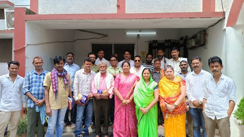 ऑटो चालकों को रक्षा सूत्र बाँध कर महापौर हेमा देशमुख ने मनाया रक्षाबंधन...