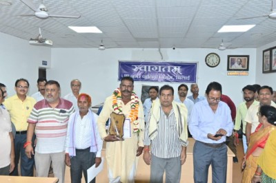 भिलाई निगम प्रशासन ने 04 कर्मचारियों को दी स-सम्मान विदाई....