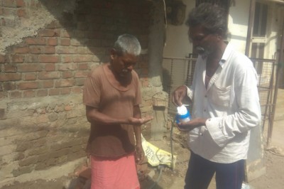 राजनांदगांव में संक्रामक बिमारी से बचने नागरिकों को दी जा रही समझाईस...वार्डो मेे क्लोरिन टेबलेट का वितरण...