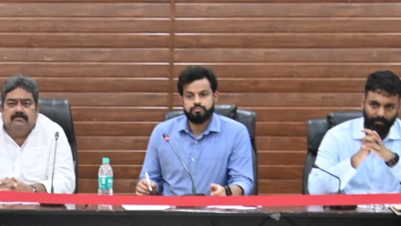 नागरिकों की समस्याओं का निदान हेतु 1100 पर डायल करें...निगम के द्वारा सर्वे कर स्पॉट चिन्हांकित किया जाएगा कचड़ा उठाने...