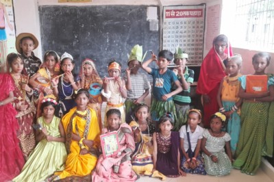 राधा कृष्ण बने स्कुली बच्चे: शिक्षको ने किया उत्साहवर्धन...बेंगलेश डे पर कृष्ण लीला का मंचन...