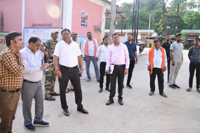 सी-मार्ट को शीघ्र पूरा करने के दिए निर्देश: कलेक्टर ने निर्माणाधीन सी-मार्ट और कृष्ण कुंज का किया निरीक्षण...