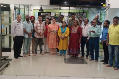 भावना उपाध्याय के नेतृत्व तथा संचालन में प्रेरक वार्ता का आयोजन रविवार को नेहरू नगर(इस्ट) के सभागार में आयोजित किया गया...