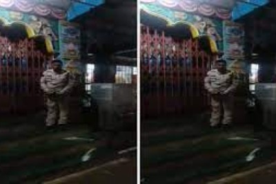 खाकी में काली करतूतः नशे में धुत्त प्रधान आरक्षक ने मंदिर के मुख्य द्वार...पर खड़े होकर किया पेशाब...