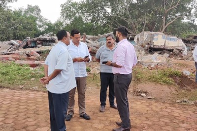 भिलाई के सेक्टर 04 के प्रत्येक घर में पहुंचाया जा रहा टेंकर से पानी....भिलाई निगम का अमला पेयजल आपूर्ति में जुटा...