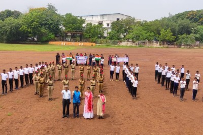साइंस कॉलेज के NCC (एनसीसी) केडेट्स ने बनाई मानव श्रृंखला....