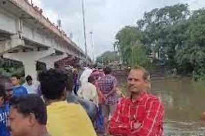 शिवनाथ नदी में फिर हुआ एक घटना : नदी में युवक ने लगाई छलांग...पुल पर बाइक रोकी और कूद गया सर्चिंग जारी...