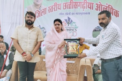 बेमेतरा जिला स्तरीय छत्तीसगढ़िया ओलंपिक 2023-24 का स्थानीय...विधायक आशीष छाबड़ा ने किया शुभारंभ....