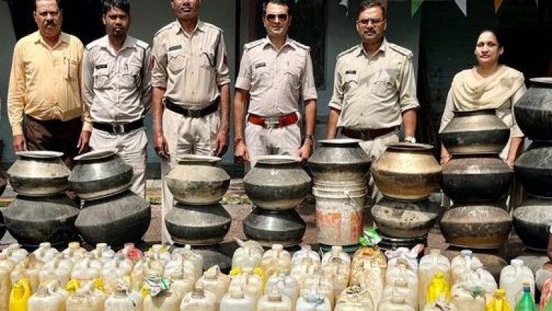 आबकारी विभाग दुर्ग द्वारा पकड़ी गई अवैध शराब से भरी गाड़ी...