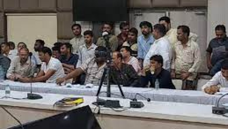 रात में रेत घाटों की नीलामी...डटे रहे ठेकेदार :ऑनलाइन से ऑफलाइन किया टेंडर...रात 3 बजे तक खुला रहा कलेक्ट्रेट...