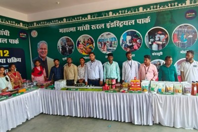 रीपा केन्द्रों में उत्पादित उत्पादों की लगाई...गई प्रदर्शनी को लोगों ने काफी सराहा...
