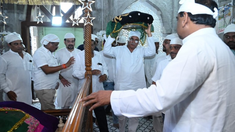 हजरत बाबा सैय्यद अब्दुर्रहमान शाह काबुली रहमततुल्लाह अलैह की दरगाह पर मुख्यमंत्री ने चढ़ाई चादर....
