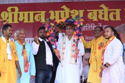 मुख्यमंत्री बघेल श्रीकृष्ण जन्माष्टमी शोभायात्रा में शामिल हुए....कोसरिया यादव महासभा का आयोजन....