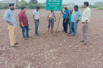 अवैध प्लाटिंग पर नगर निगम की कार्यवाही....मोतीपुर में अवैध प्लाटिंग की तैयारी पर खरीदी बिक्री प्रतिबंधित का लगाया बोर्ड संबंधित को नाटिस...