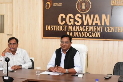 कलेक्टर ने संपर्क डिवाइस के माध्यम से पढ़ाई की गुणवत्ता परखी...संपर्क डिवाइस से बच्चों की पढ़ाई के लिए स्कूल के शिक्षकों से जानी प्रतिक्रिया....
