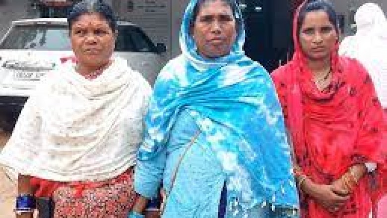 'महिला सफाईकर्मियों को पार्षद ने पीटा' : क्लीनर्स बोले- अपने घर में झाड़ू-पोछा और बर्तन धुलवाती है...नहीं करने पर गार्डन में बुलाकर मारा...