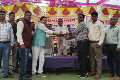 प्रतिभा सम्मान समारोह में 100 प्रतिभावान: विद्यार्थियों एवं 20 उत्कृष्ट शिक्षको का सम्मानित हुए....