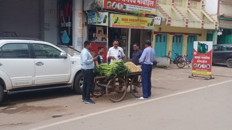 झिल्ली पन्नी पर प्रतिबंधित लगाने निगम की टीम पहुॅची आज जय स्तम्भ चौक एवं गुरूद्वारा चौक.....