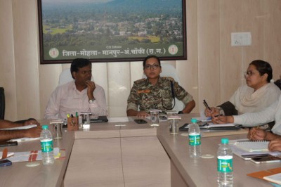 कलेक्टर एवं पुलिस अधीक्षक ने ली कानून....व्यवस्था के संबंध में राजस्व एवं पुलिस अधिकारियों की बैठक...
