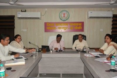 कलेक्टर ने ली समय सीमा की बैठक...बैठक में लंबित प्रकरणों, निर्धारित कार्य योजनाओं के साथ ही  विकास कार्यक्रमों की समीक्षा...