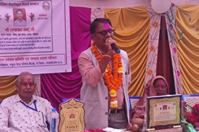 प्रधान पाठक रामाधार साहू ने 40 वर्षो तक दी अपनी सेवाएं...विदाई सम्मान समारोह आयोजित...
