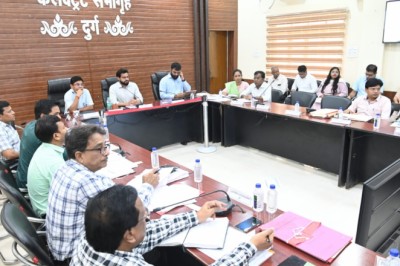 सिंगल यूज प्लास्टिक पर प्रतिबंध हेतु सप्लायरों की होगी पहचान: सारथी एप के माध्यम से आवेदनों का गुणवत्तापूर्ण करें निराकरण - कलेक्टर