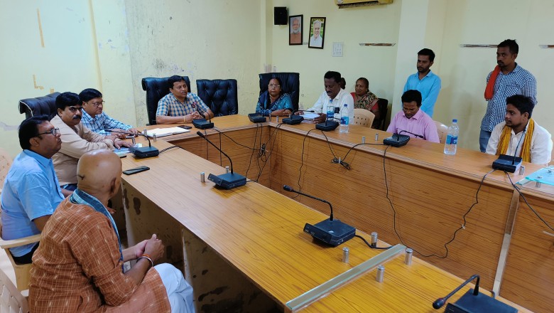 आयुक्त ने शहर में दूध का व्यवसाय करने वाले डेयरी मालिकों के साथ ली बैठक : कहा...पशुपालक अपने मवेशी सड़को पर खुला न छोड़े...