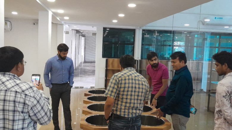 सी-मार्ट  का जायजा लेने पहुँचे कलेक्टर: अंतिम छोर पर जल्दी होगी ओपनिंग....समूह की महिलाओं को उत्पाद बचने मिलेगा सर्व सुविधायुक्त बाजार...