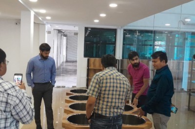 सी-मार्ट  का जायजा लेने पहुँचे कलेक्टर: अंतिम छोर पर जल्दी होगी ओपनिंग....समूह की महिलाओं को उत्पाद बचने मिलेगा सर्व सुविधायुक्त बाजार...