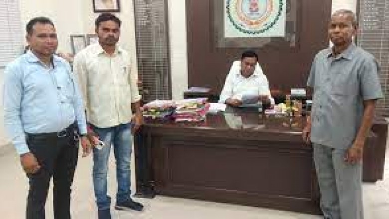 आत्मानंद स्कूल छुरिया में शिक्षकों की कमी...बच्चो के शिक्षा पर असर....