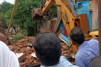 भिलाई निगम की  कार्यवाही....बैक लाइन के अवैध कब्जे को किया बेदखल.....