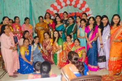 तीज महोत्सव में छात्राणियों ने किया सोलह श्रृंगार : महापौर हेमा देशमुख ने तीज पर्व का गीत गाकर किया मंत्र मुग्ध....राजपूत समाज के तीन संगठन हुए आयोजन में शामिल.....