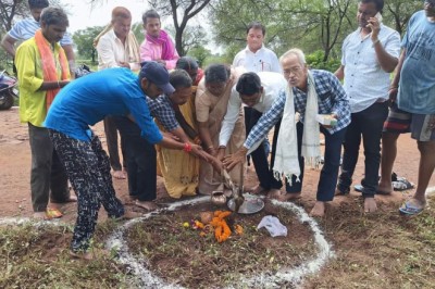 सृष्टि कालोनी, खण्डेलवाल कालोनी एवं हल्दी में उद्यान तथा हल्दी के मुक्तिधाम उन्नयन कार्य का महापौर ने किया भूमि पूजन....