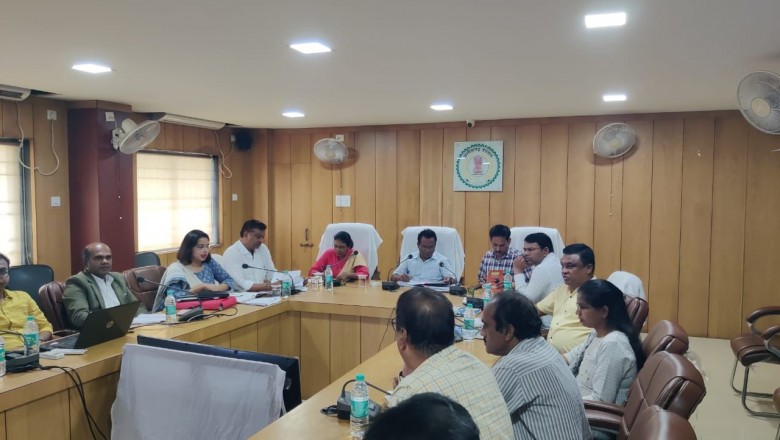 मुख्य निर्वाचन पदाधिकारी श्रीमती रीना बाबा साहेब ने अधिकारियों द्वारा निर्वाचन संबंधित...शंका आदि का  किया समाधान....