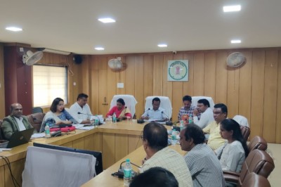 मुख्य निर्वाचन पदाधिकारी श्रीमती रीना बाबा साहेब ने अधिकारियों द्वारा निर्वाचन संबंधित...शंका आदि का  किया समाधान....