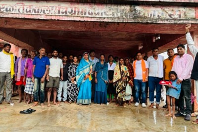 भाजपा प्रत्याशी श्रीमती गीता घासी साहू का जनसंपर्क अभियान जारी....छुरिया मंडल के गांवों में जनसंपर्क कर जनता से आशीर्वाद लेकर समर्थन की अपील...