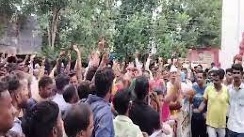 दुर्ग जिले में 50 लाख मुआवजा को लेकर धरना प्रदर्शन : पार्टी के साथ परिजन बैठे अनिश्चित भूख हड़ताल पर...किया कलेक्टोरेट का घेराव....