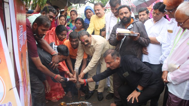 मानव मंदिर चौक में सौदर्यीकरण के लिये महापौर ने किया भूमिपूजन....हेमा देशमुख ने कहा जन भावनाओं के अनुरूप महाकाल चौक जल्द लेगा मूर्त रूप....