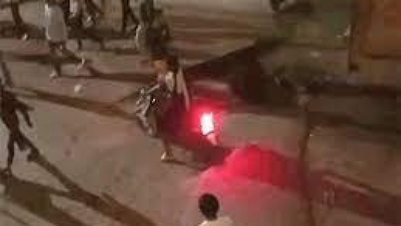 रायपुर में 2 गुटों के बीच मारपीट बलवा : महिलाएं बोलीं- घर में घुस रहे, बच्चे अकेले हैं....फावड़ा, सरिया लेकर पहुंचे करीब 50 युवक...